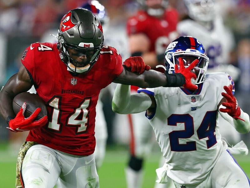 New York Giants 10-30 Tampa Bay Buccaneers: Tom Brady throws two