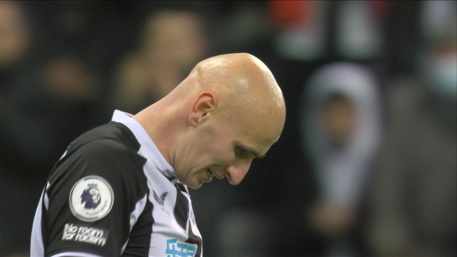 David de Gea's diving stop denies Jonjo Shelvey scoring for Newcastle ...