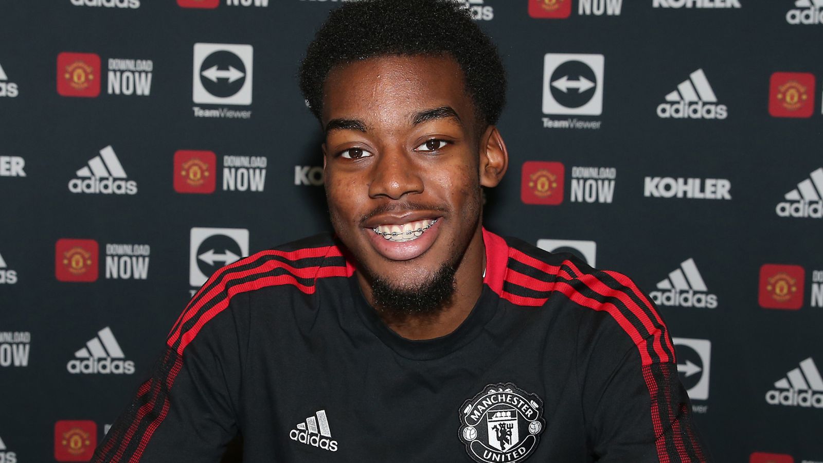 Anthony Elanga: Manchester United forward signs new deal to remain at club until June 2026