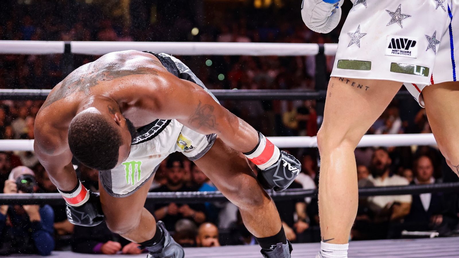 Jake Paul emphatically knocks out Tyron Woodley in sixth round of