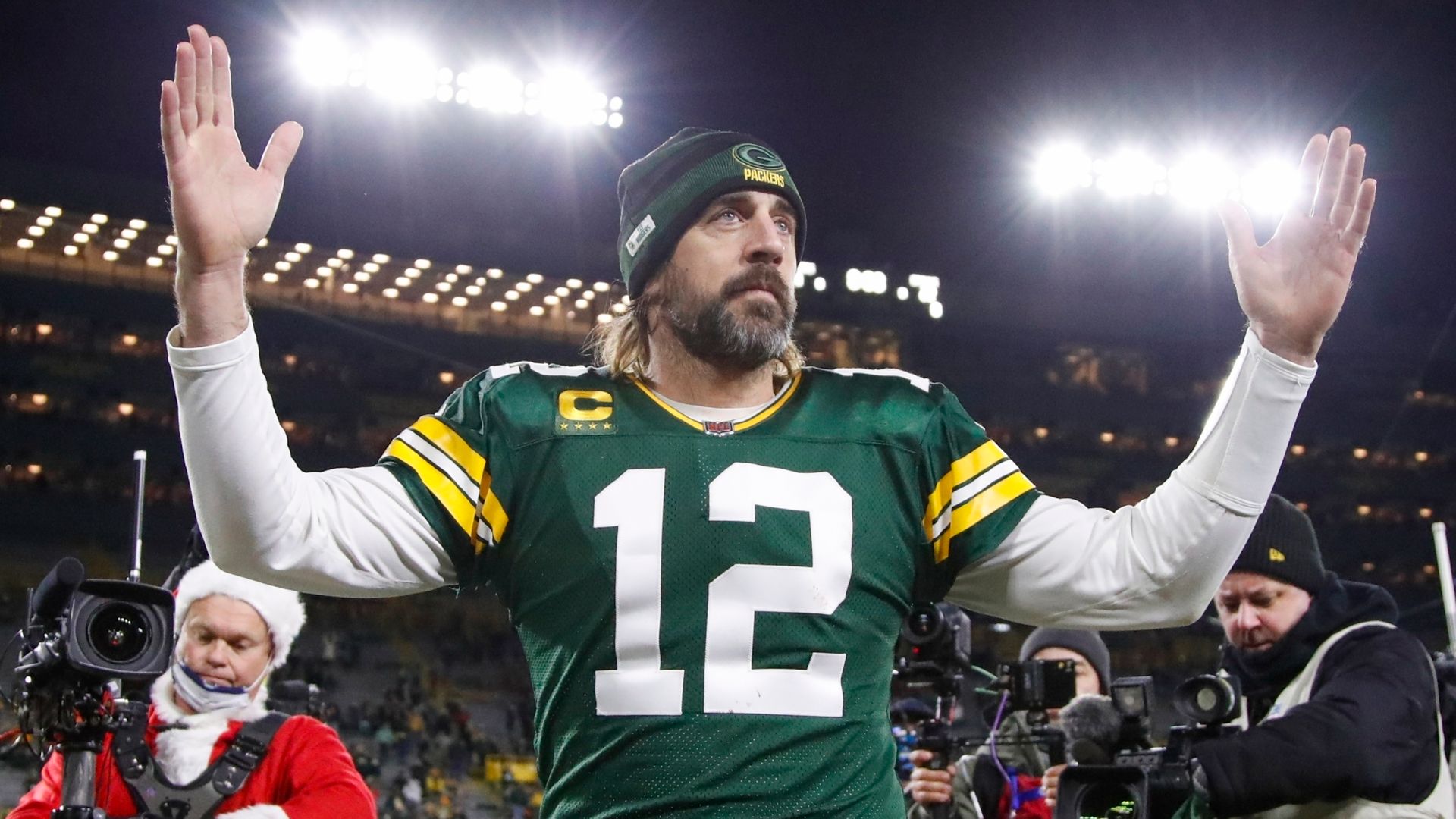 Packers topple Browns as Rodgers sets franchise record