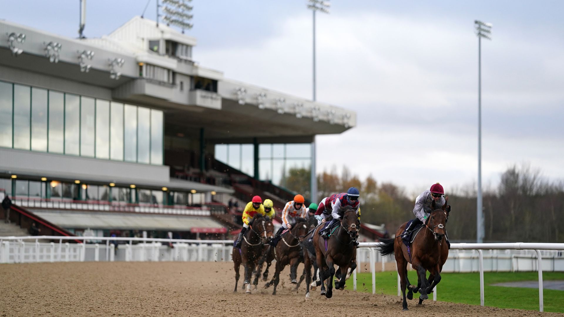 Wolverhampton hosts keenly competitive Friday card