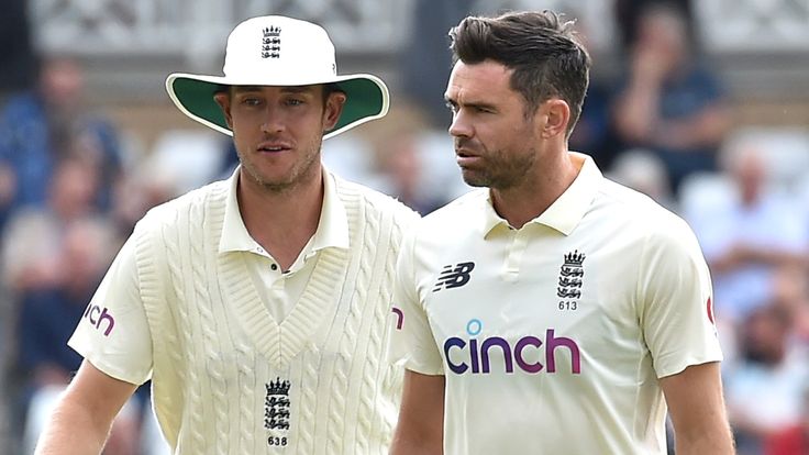 England's Stuart Broad (L) and James Anderson (Associated Press)