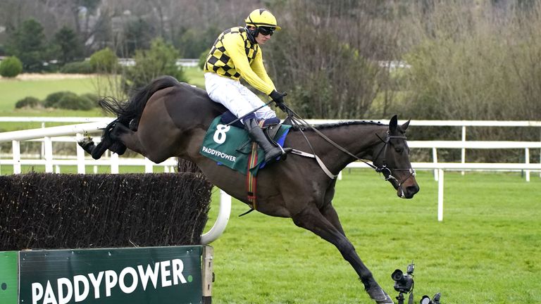 Haut En Couleurs ridden by Paul Townend jumps the last