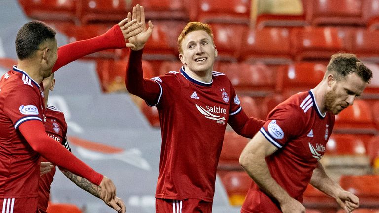 ABERDEEN, SCOTLAND - DECEMBER 01: Aberdeen's David Bates celebrates with his team mates during a Cinch Premiership match between Aberdeen and Livingston at Pittodrie Stadium, on December 01, 2021, in Aberdeen, Scotland.  (Photo by Ross Parker / SNS Group)
