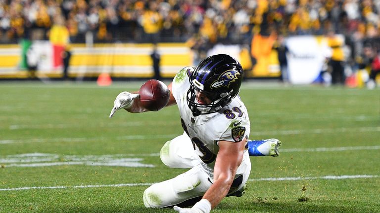 PITTSBURGH, PENNSYLVANIA - DECEMBER 05: Mark Andrews #89 of the Baltimore Ravens drops a pass resulting in a failed two point conversion attempt during the fourth quarter against the Pittsburgh Steelers at Heinz Field on December 05, 2021 in Pittsburgh, Pennsylvania. (Photo by Joe Sargent/Getty Images)

