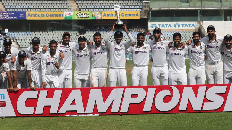 L'Inde soulève le trophée après avoir remporté la série de deux matches 1-0
