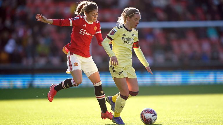 Arsenal's Jordan Nobbs and Manchester United's Hannah Blundell (left) battle for the ball