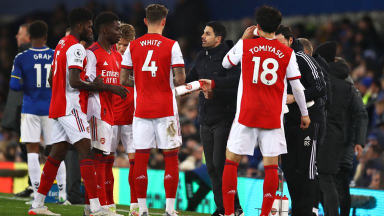 Arsenal boss Mikel Arteta gives instructions to his players on the touchline at Goodison Park