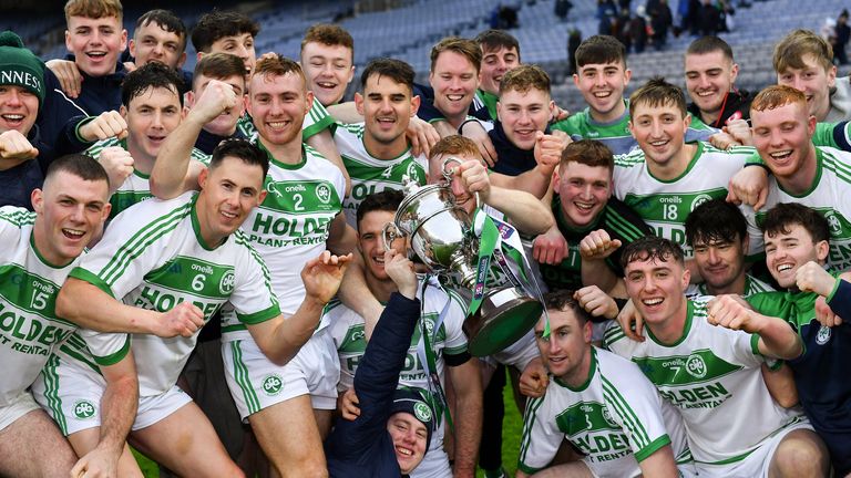 19 December 2021; Shamrocks Ballyhale players celebrate with the cup after their side's victory in the AIB Leinster GAA Hurling Senior Club Championship Final match between Clough Ballacolla and Shamrocks Ballyhale at Croke Park in Dublin. Photo by Piaras .. M..dheach/Sportsfile