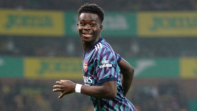 Bukayo Saka celebrates his goal