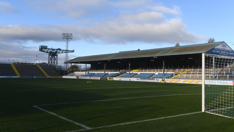 Deux fans ont été expulsés de Cappielow samedi 