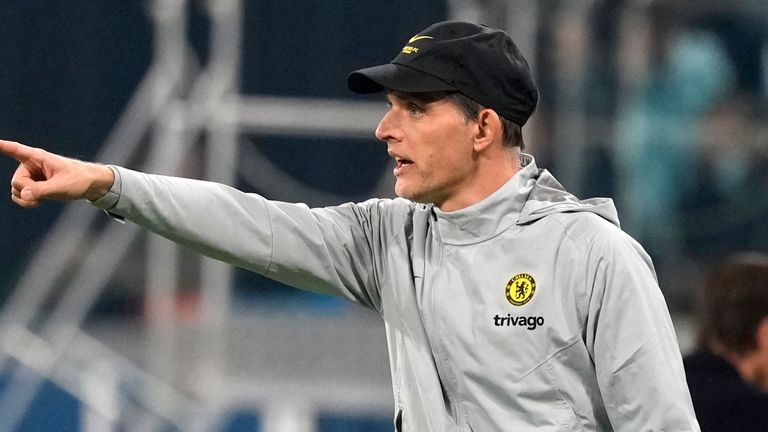 Chelsea head coach Thomas Tuchel gives instructions