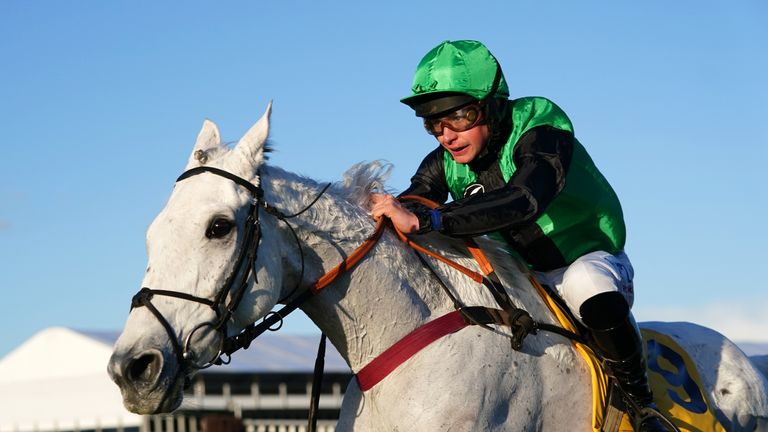 Charlie Deutsch and Commodore on their way to victory at Cheltenham