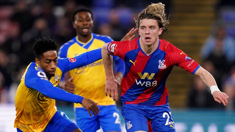 Conor Gallagher gets away from Kyle Walker-Peters