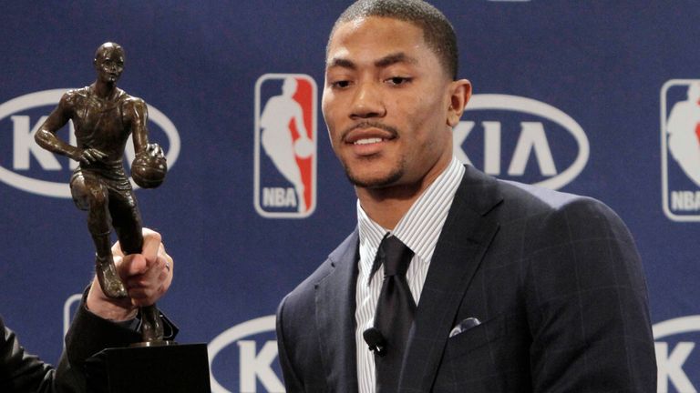 Derrick Rose becomes NBA's youngest MVP