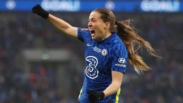 Fran Kirby z Chelsea oslavuje skórovanie proti Arsenalu vo finále ženského FA Cupu.