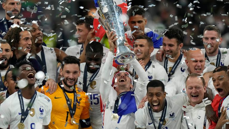 La Francia festeggia la vittoria sulla Spagna in UEFA Nations League