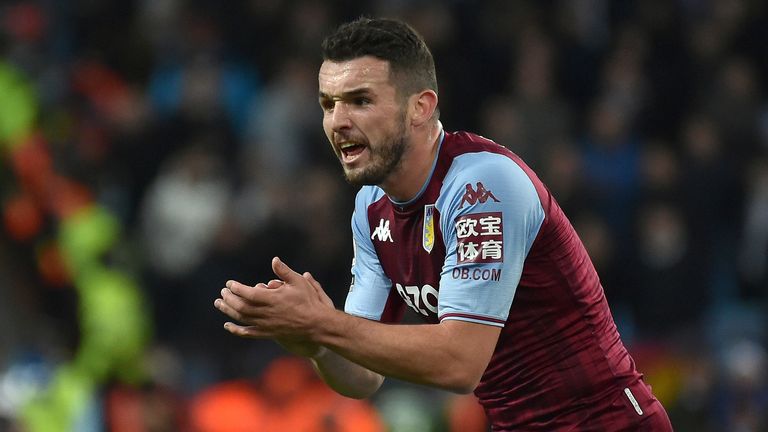 John McGinn de Aston Villa durante el partido de fútbol de la Premier League inglesa entre Aston Villa y Leicester City en Villa Park en Birmingham, Inglaterra, el domingo 5 de diciembre de 2021. (AP Photo/Rui Vieira) .