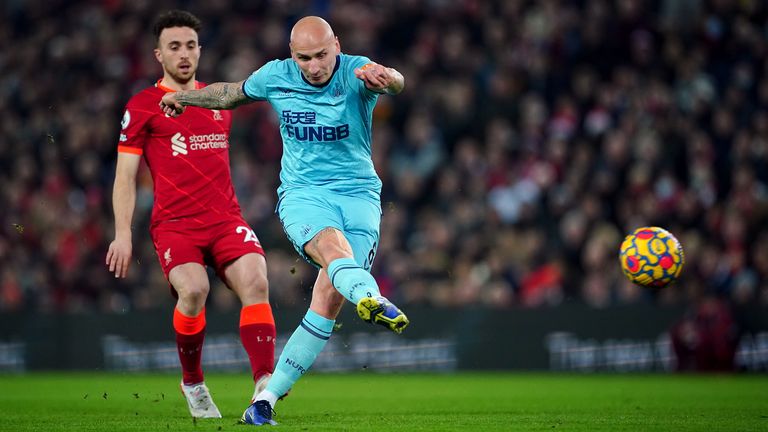 Jonjo Shelvey gives Newcastle the lead