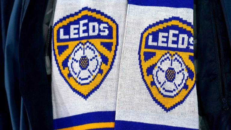 Détail d'une écharpe de fan de Leeds United lors du match de Premier League contre Arsenal à Elland Road