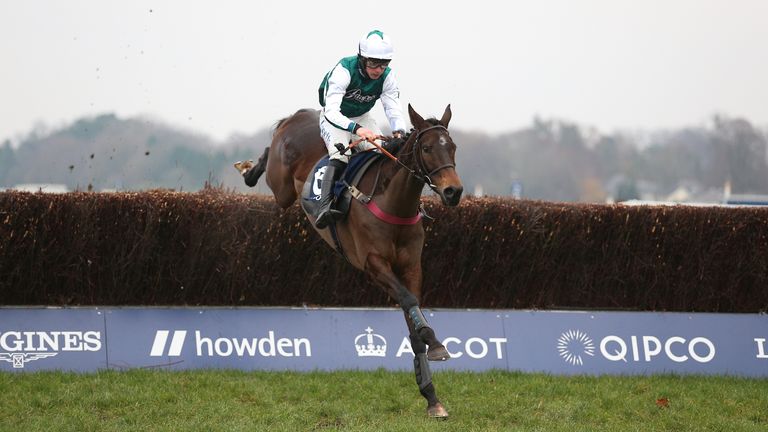 L&#39;Homme Presse and Charlie Deutsch land the Howden Graduation Chase at Ascot