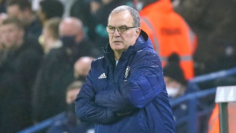Marcelo Bielsa looks on with his team losing against Arsenal
