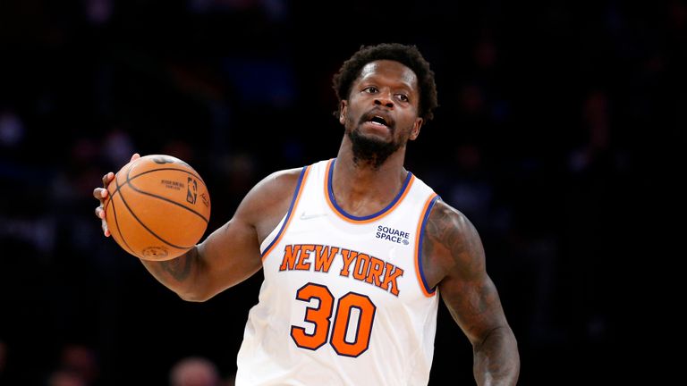 New York Knicks forward Julius Randle (30) handles the ball against the Detroit Pistons during the second half of an NBA basketball game,Tuesday, Dec. 21, 2021 in New York. The New York Knicks won 105-91. (AP Photo/Noah K. Murray)


