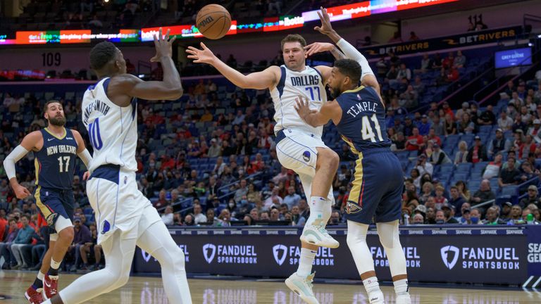Dallas Mavericks guard Luka Doncic (77) passes against New Orleans Pelicans forward Garrett Temple (41) in the first half of an NBA basketball game in New Orleans, Wednesday, Dec. 1, 2021. (AP Photo/Matthew Hinton)


