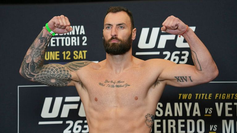 Paul Craig steps on the scale for the official weigh-in for UFC 263 on June 11, 2021, at Hyatt Regency Downtown Phoenix in Phoenix, AZ. (Photo by Louis Grasse/PxImages/Icon Sportswre) (Icon Sportswire via AP Images)