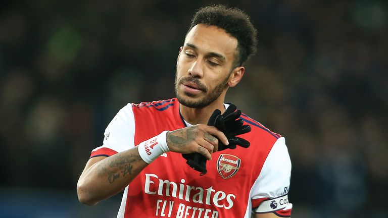 LIVERPOOL, ENGLAND - DECEMBER 06: Pierre-Emerick Aubameyang of Arsenal looks dejected after the Premier League match between Everton and Arsenal at Goodison Park on December 6, 2021 in Liverpool, England. (Photo by Simon Stacpoole/Offside/Offside via Getty Images)