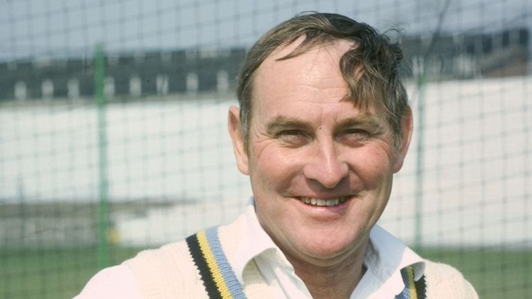 Former England captain Ray Illingworth has died at the age of 89, Yorkshire CC have announced.