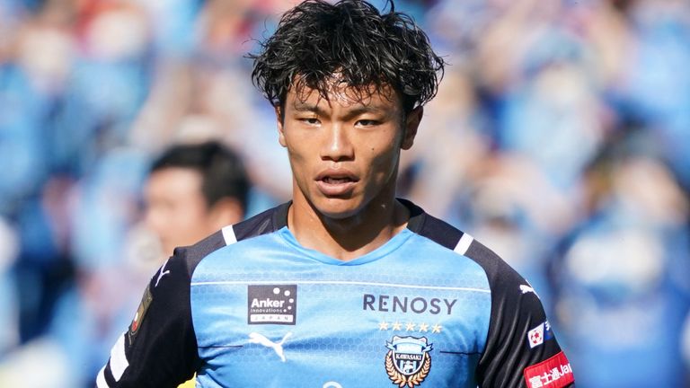 KAWASAKI, JAPAN - NOVEMBER 03: Reo Hatate of Kawasaki Frontale in action during the J.League Meiji Yasuda J1 34th Sec. match between Kawasaki Frontale and Urawa Red Diamonds at Todoroki Stadium on November 03, 2021 in Kawasaki, Kanagawa, Japan. (Photo by Hiroki Watanabe/Getty Images)