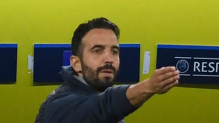 L'entraîneur du Sporting Lisbonne, Ruben Amorim, est apparu comme un candidat surprise pour devenir le prochain entraîneur permanent de Manchester United, selon des informations.