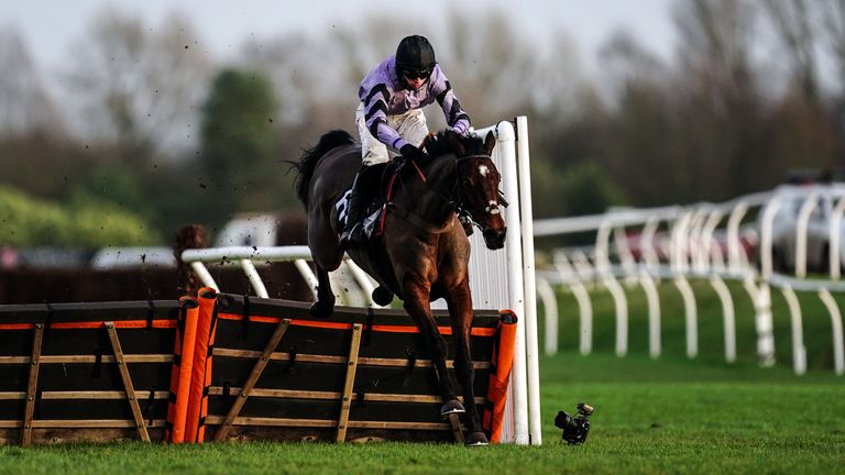 Stage Star and Harry Cobden jump the last to land the Challow Novices&#39; Hurdle at Newbury for Paul Nicholls