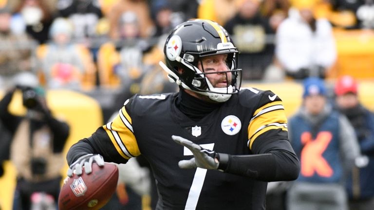 Pittsburgh Steelers quarterback Ben Roethlisberger (7) passes against the Tennessee Titans during the first half an NFL football game, Sunday, Dec. 19, 2021, in Pittsburgh. (AP Photo/Don Wright)


