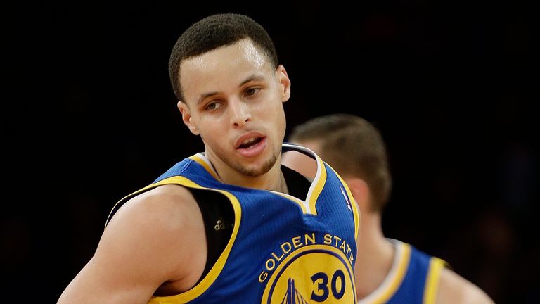 Golden State Warriors&#39; Stephen Curry reacts after scoring during the first half of an NBA basketball game against the New York Knicks,