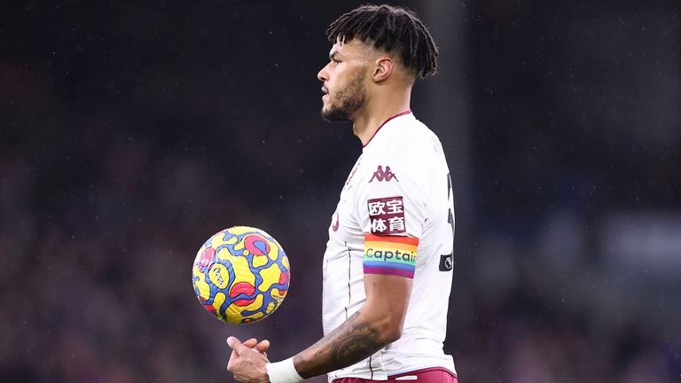 LONDON, ENGLAND - NOVEMBER 27: Tyrone Mings of Aston Villa wears a rainbow captains armband as clubs show their support to the Stonewall Rainbow Laces campaign during the Premier League match between Crystal Palace and Aston Villa at Selhurst Park on November 27, 2021 in London, England. (Photo by Ryan Pierse/Getty Images)