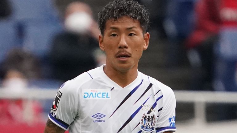 SAITAMA, JAPAN - OCTOBER 16: Yosuke Ideguchi of Gamba Osaka in action during the J.League Meiji Yasuda J1 32nd Sec. match between Urawa Red Diamonds and Gamba Osaka at the Saitama Stadium on October 16, 2021 in Saitama, Japan. (Photo by Hiroki Watanabe/Getty Images)