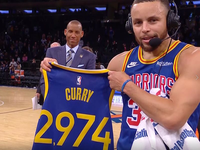 Steph Curry breaks Ray Allen's all-time NBA record for 3-pointers