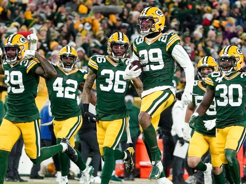 Green Bay Packers' Aaron Rodgers talks to Cleveland Browns' Baker Mayfield  after an NFL football game Saturday, Dec. 25, 2021, in Green Bay, Wis. The  Packers won 24-22. (AP Photo/Matt Ludtke Stock