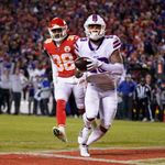 Buffalo Bills 36-42 Kansas City Chiefs: Patrick Mahomes throws