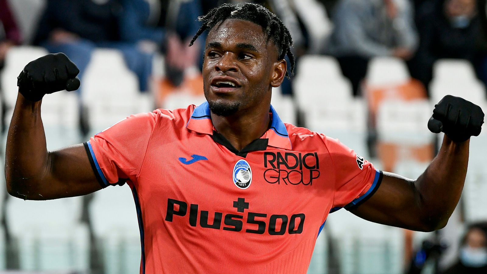 Duvan Zapata: West Ham failed with late push to sign Atalanta striker on loan on Deadline Day | Transfer Centre News