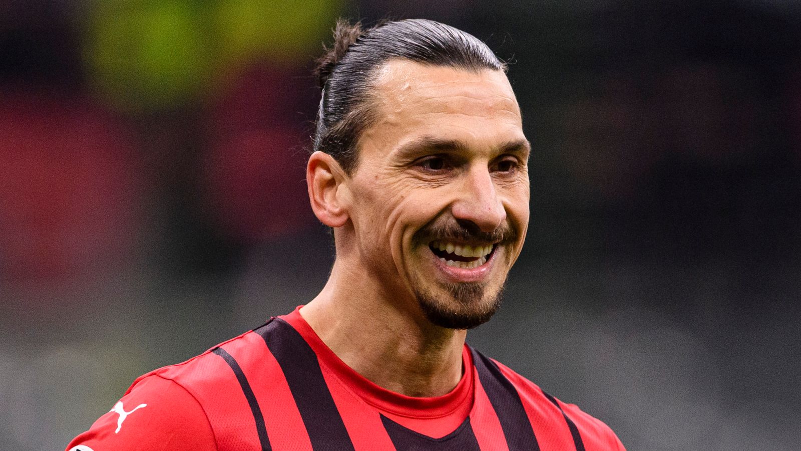 Zlatan Ibrahimovic: AC Milan striker out for eight months after knee surgery