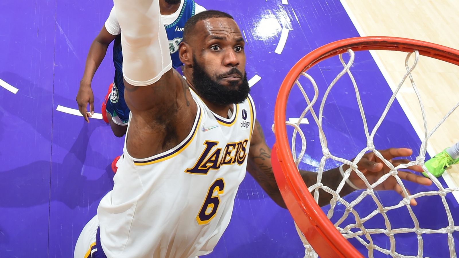 LeBron James mysteriously falls to floor in Lakers-Warriors Game 2 – NBC  Sports Bay Area & California