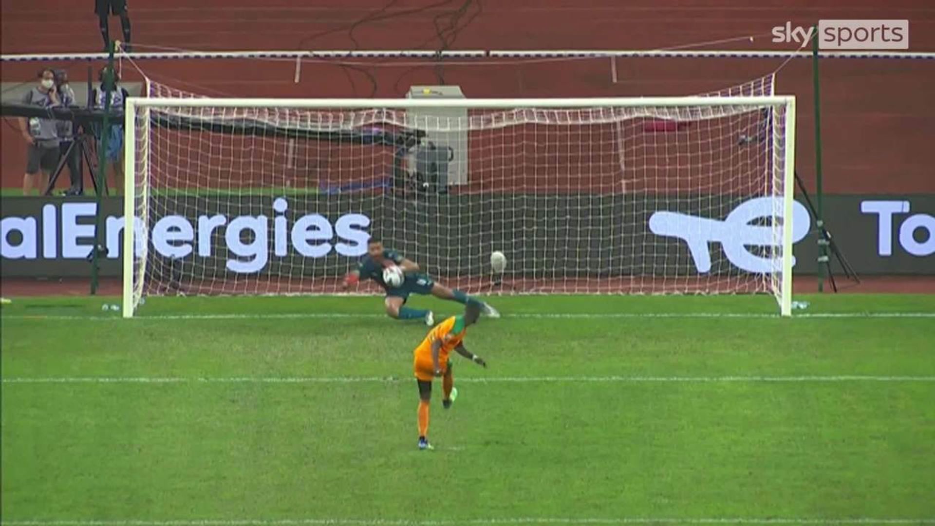 Bailly's costly shoot-out miss: 'Why'd he do that?!'