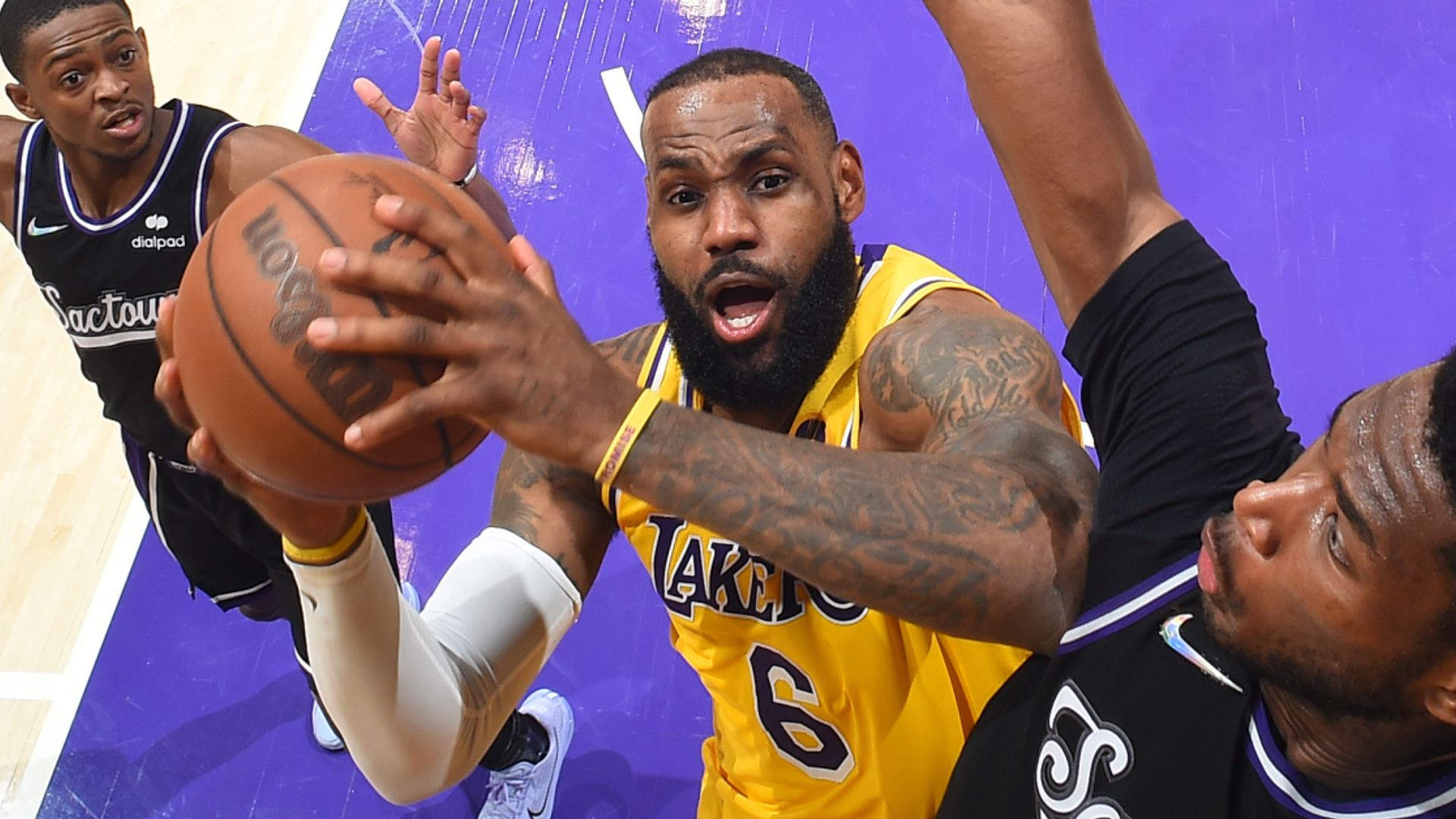 LeBron helps Lakers see off Kings in third straight win