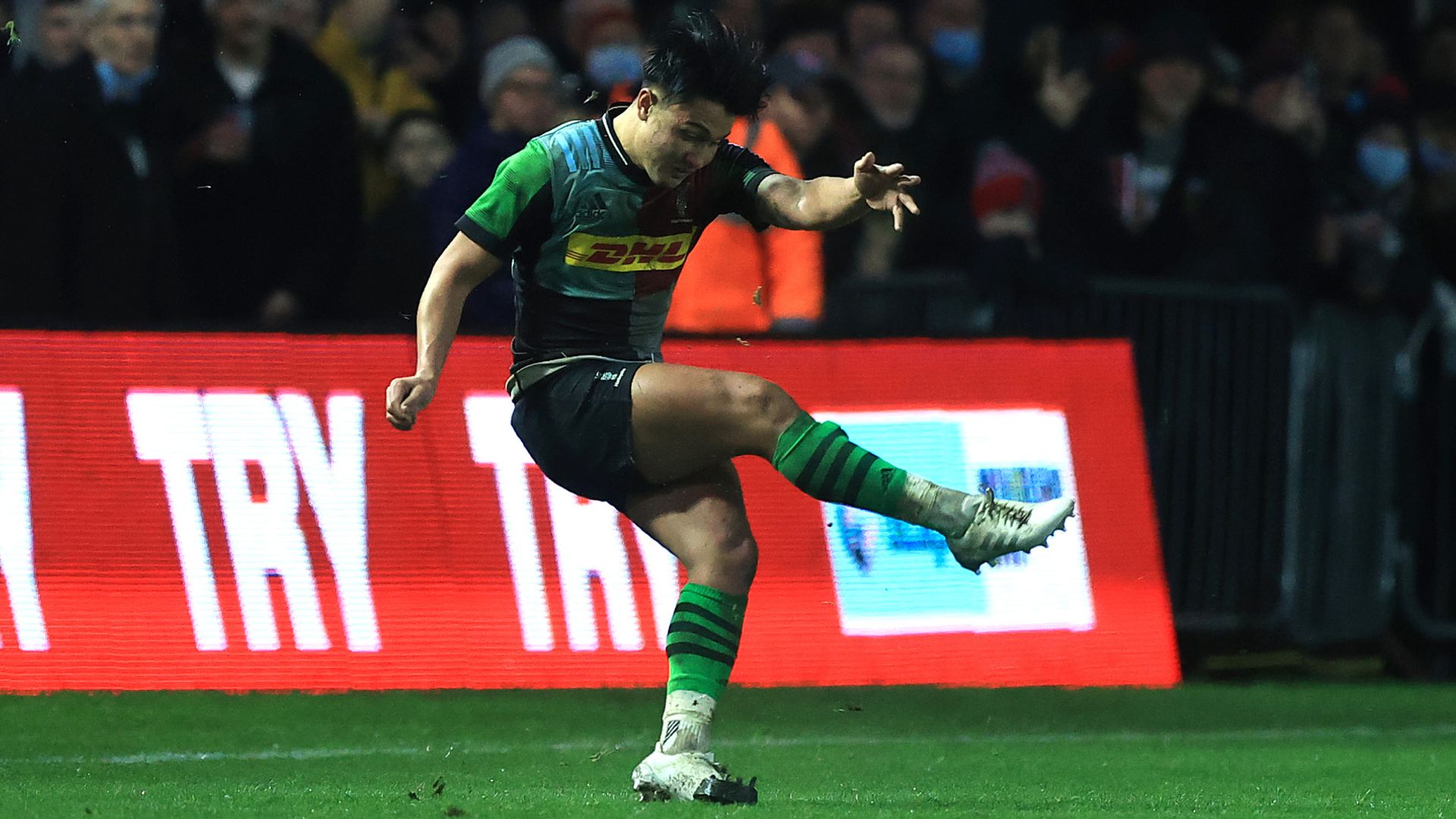 Smith magic clinches Quins win over Chiefs