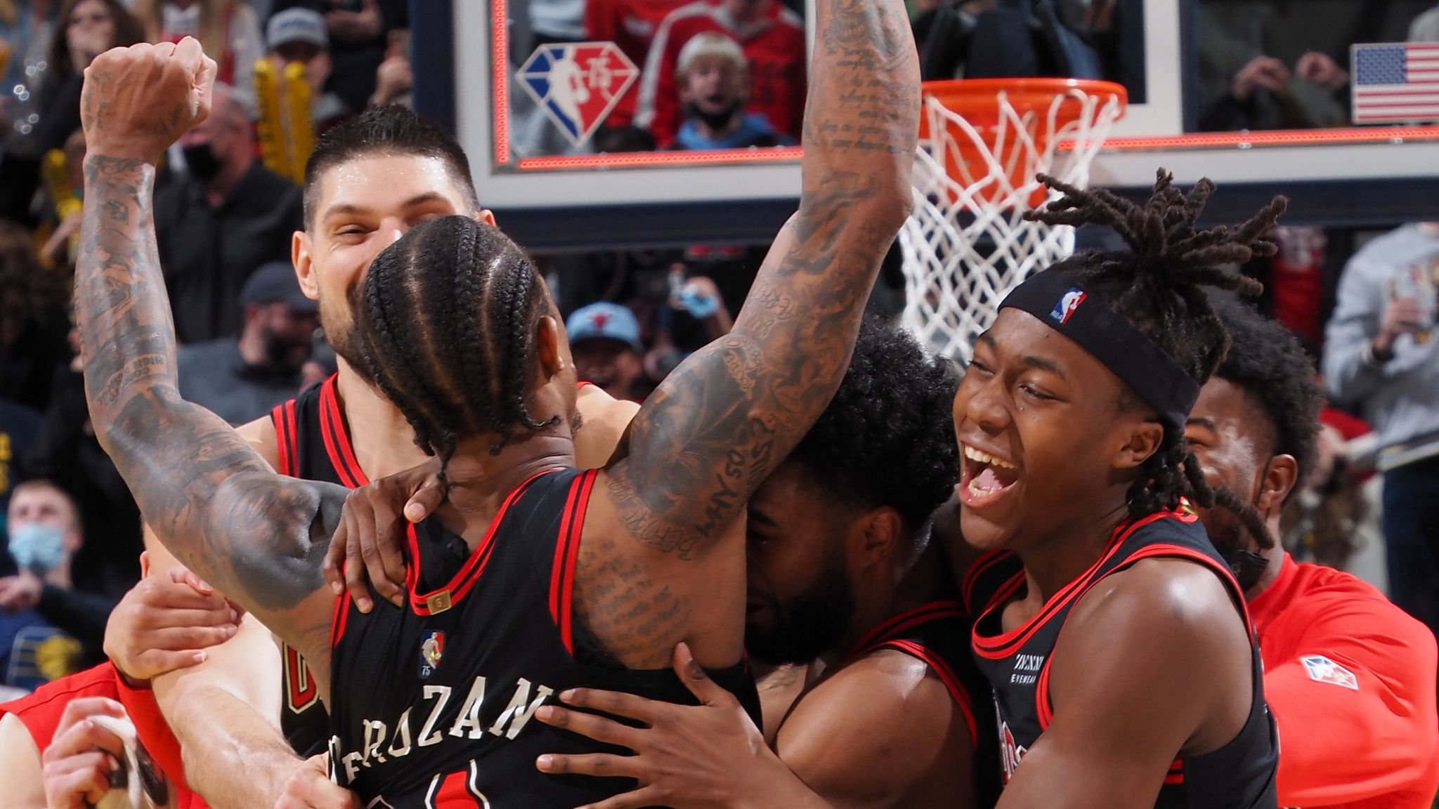 Chicago Bulls' DeMar DeRozan beats Pacers at buzzer for team's sixth  straight win - ESPN