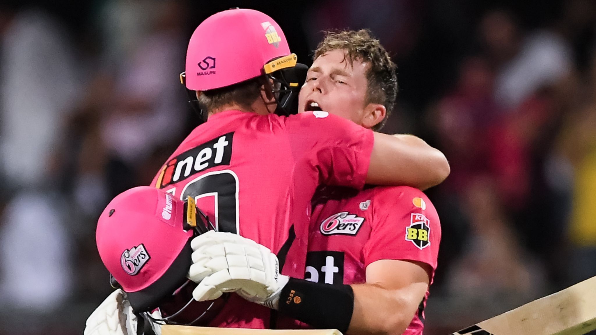 Sydney Sixers into Big Bash final after a dramatic and controversial final over against Adelaide Strikers Cricket News Sky Sports